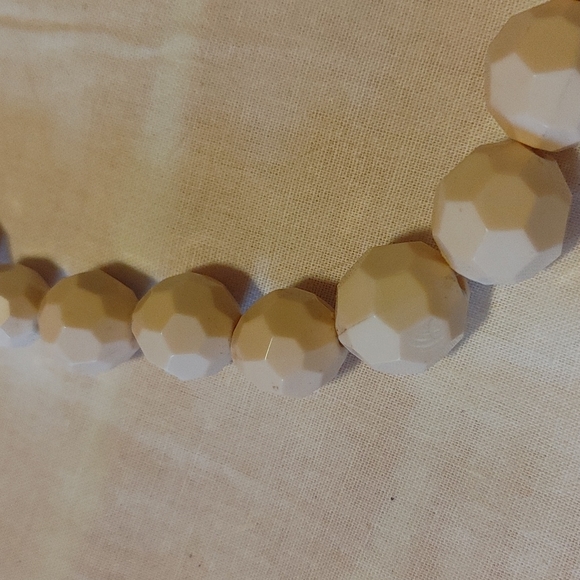 Costume Pale pink beaded necklace - Picture 2 of 4